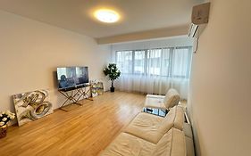 CENTRU UNIRII LUXURY VIP PALMIER Apartament 2 camere cu TERASA exterioara amenajata ! Parcare subterana privata climatizata si supravegheata video dar doar cu rezervare in limita locurilor disponibile !PROPRIETATE IN REGIM HOTELIEP - NU ARE BUCATARIE