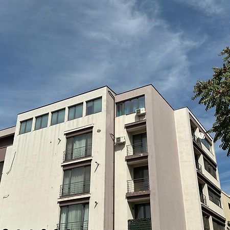 CENTRU UNIRII LUXURY VIP PALMIER Apartament 2 camere cu TERASA exterioara amenajata ! Parcare subterana privata climatizata si supravegheata video dar doar cu rezervare in limita locurilor disponibile !PROPRIETATE IN REGIM HOTELIEP - NU ARE BUCATARIE Bucureşti Exterior foto