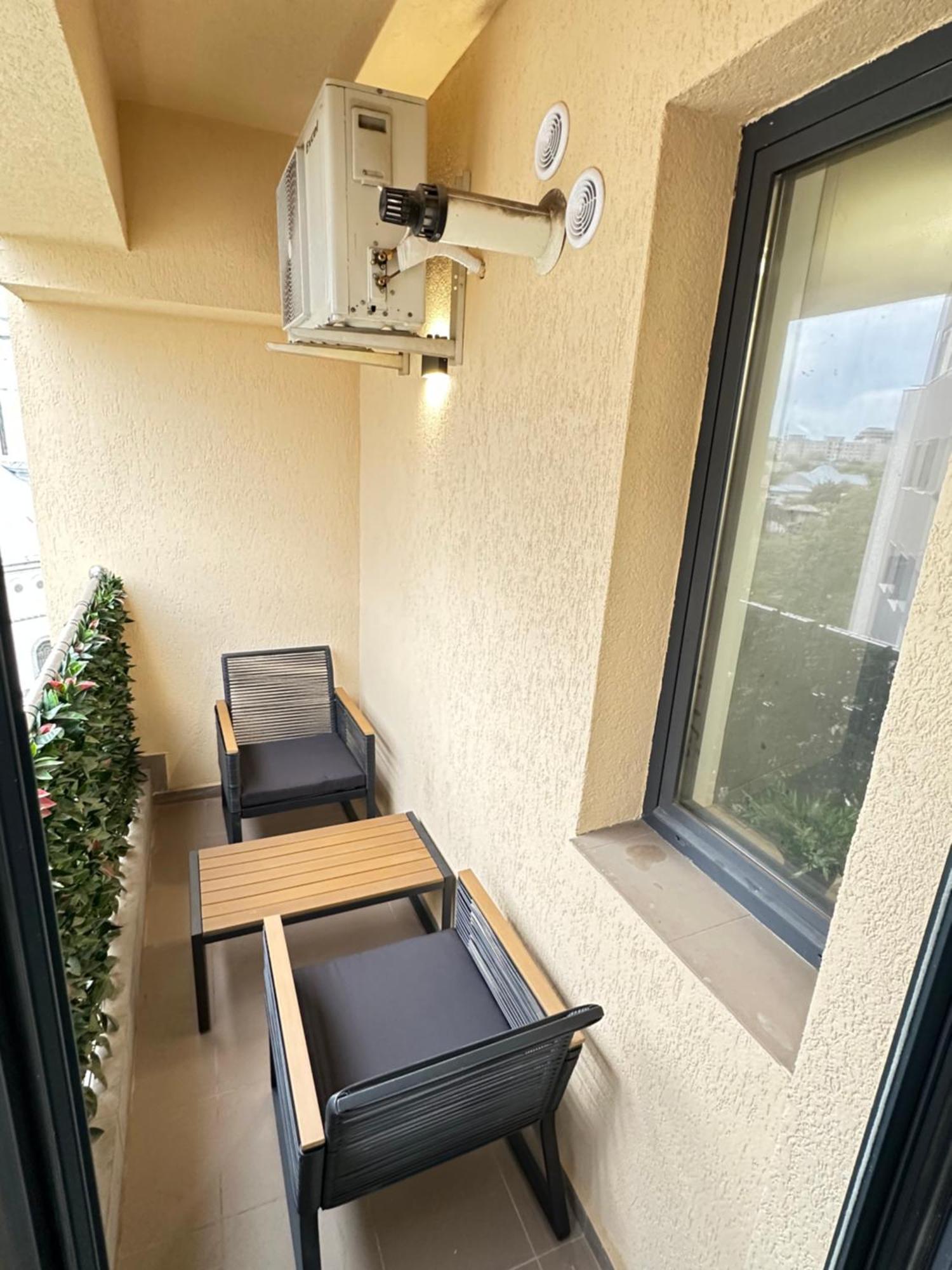 CENTRU UNIRII LUXURY VIP PALMIER Apartament 2 camere cu TERASA exterioara amenajata ! Parcare subterana privata climatizata si supravegheata video dar doar cu rezervare in limita locurilor disponibile !PROPRIETATE IN REGIM HOTELIEP - NU ARE BUCATARIE Bucureşti Exterior foto