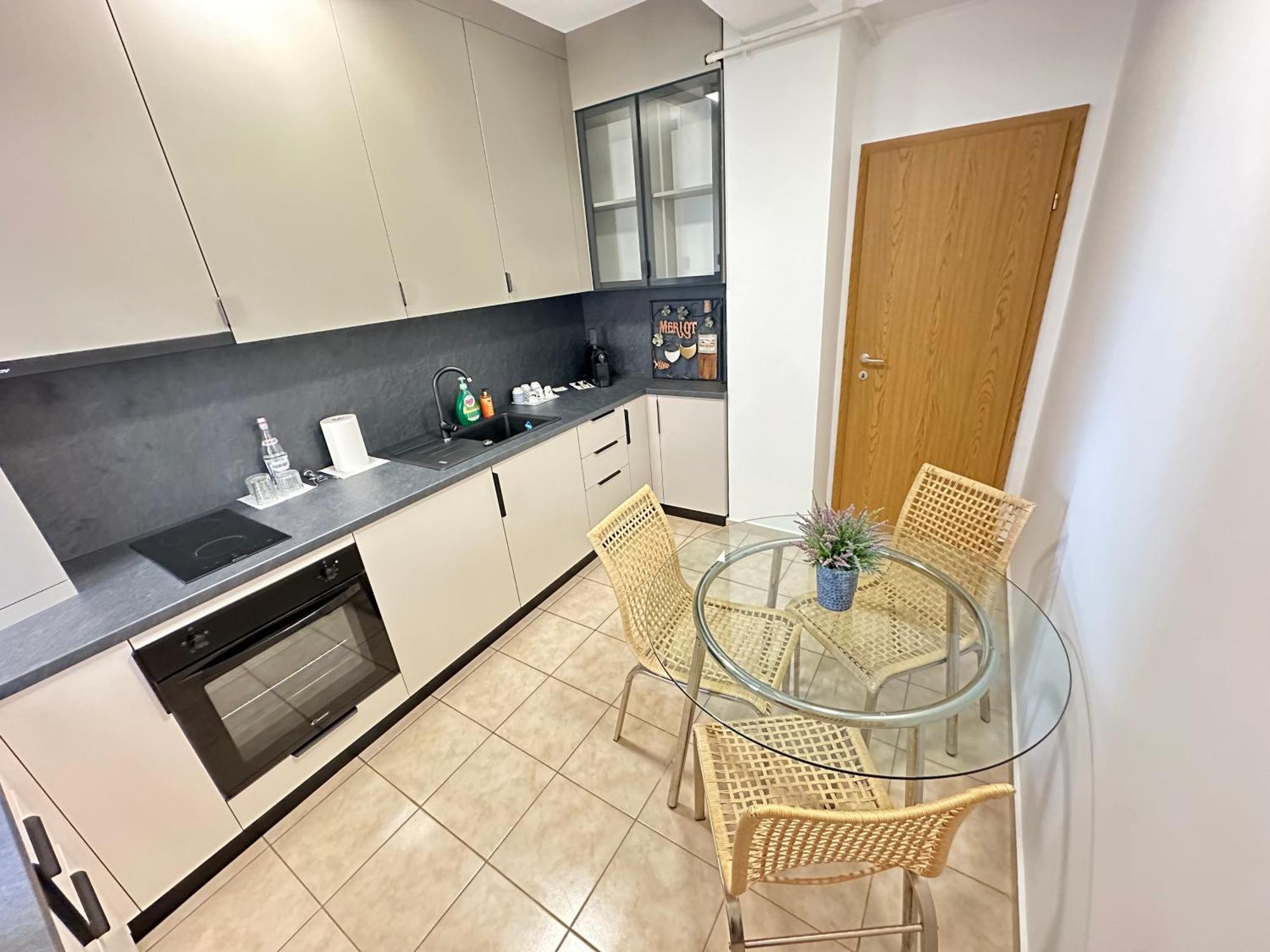 CENTRU UNIRII LUXURY VIP PALMIER Apartament 2 camere cu TERASA exterioara amenajata ! Parcare subterana privata climatizata si supravegheata video dar doar cu rezervare in limita locurilor disponibile !PROPRIETATE IN REGIM HOTELIEP - NU ARE BUCATARIE Bucureşti Exterior foto